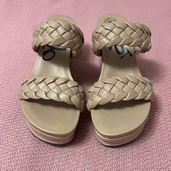 OTBT Size 8.5 M Tan Embossed Braided Fluent Wedge Sandal Slip On Comfort Resort - Picture 5 of 9